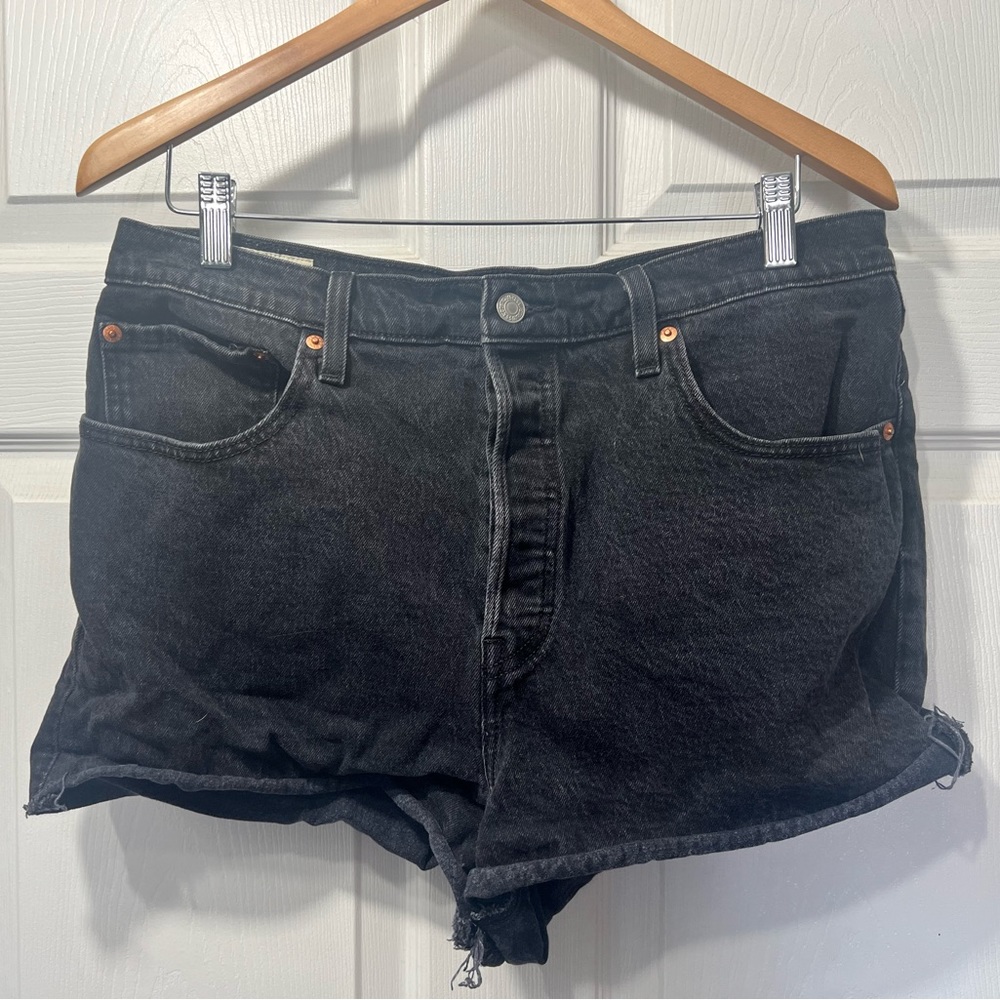 Levi's Women's Black Ribcage Denim Short Size 33